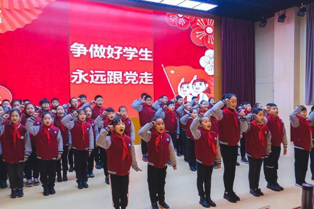 女孩清洁音乐室